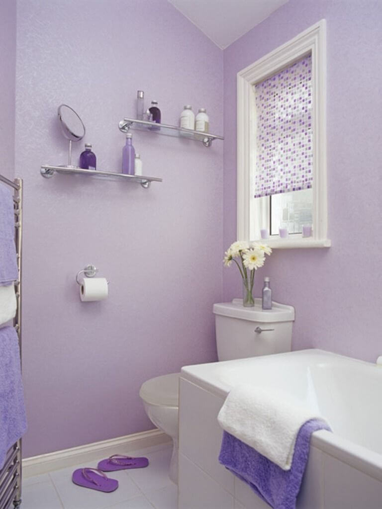 Угловая ванная фиолетового цвета