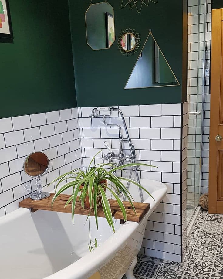 зеленая ванная в трехкомнатной квартире
