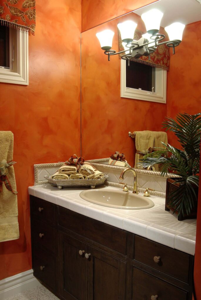 Классическая ванная оранжевого цвета