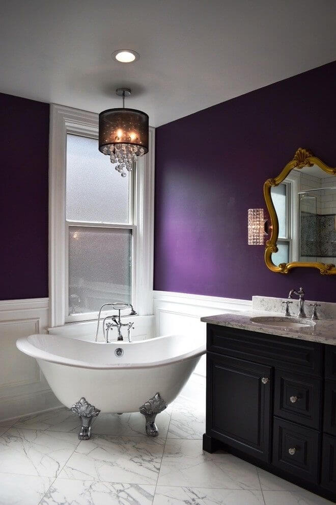 Необычная ванная фиолетового цвета