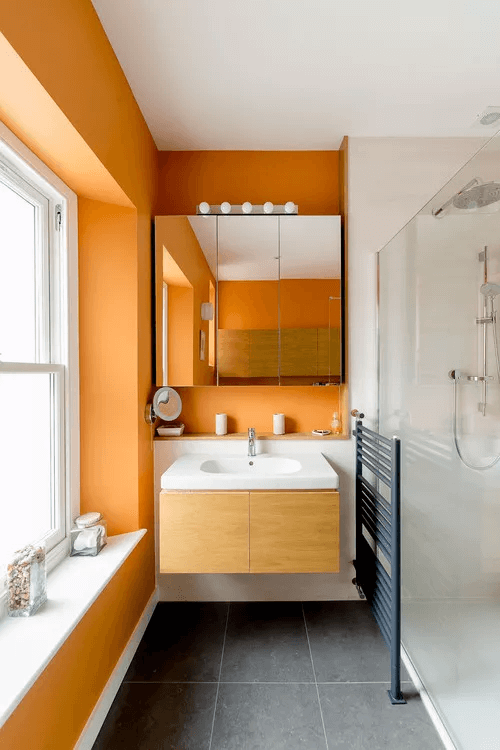 Светлая ванная оранжевого цвета
