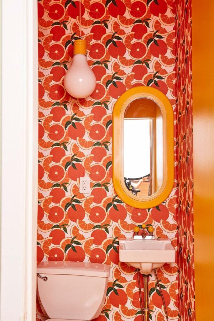 Расписная ванная оранжевого цвета