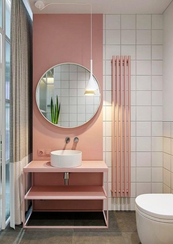 Озелененная розовая ванная