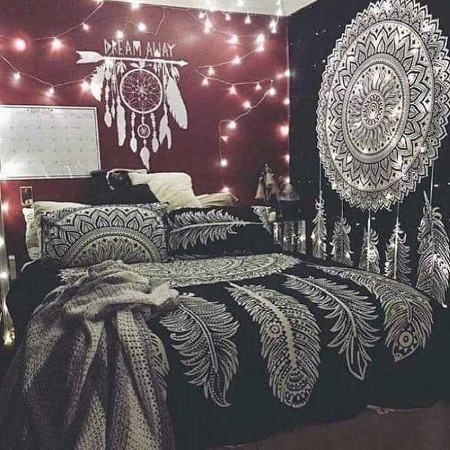 уникальный дизайн спальни в бордовых цветах