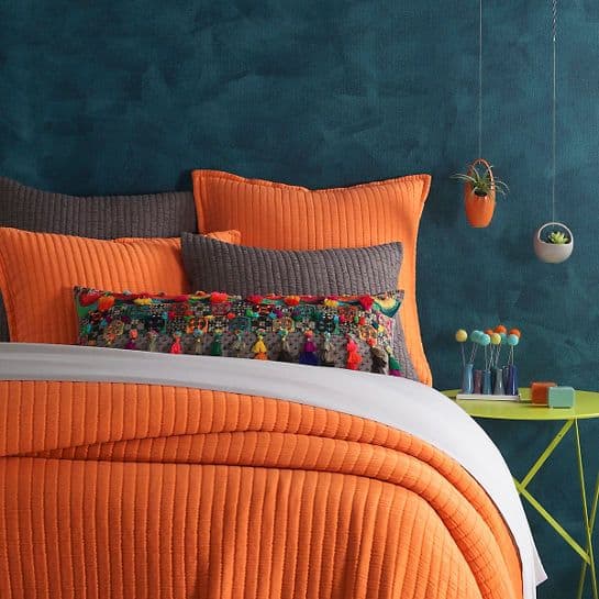 испанская оранжевая спальня