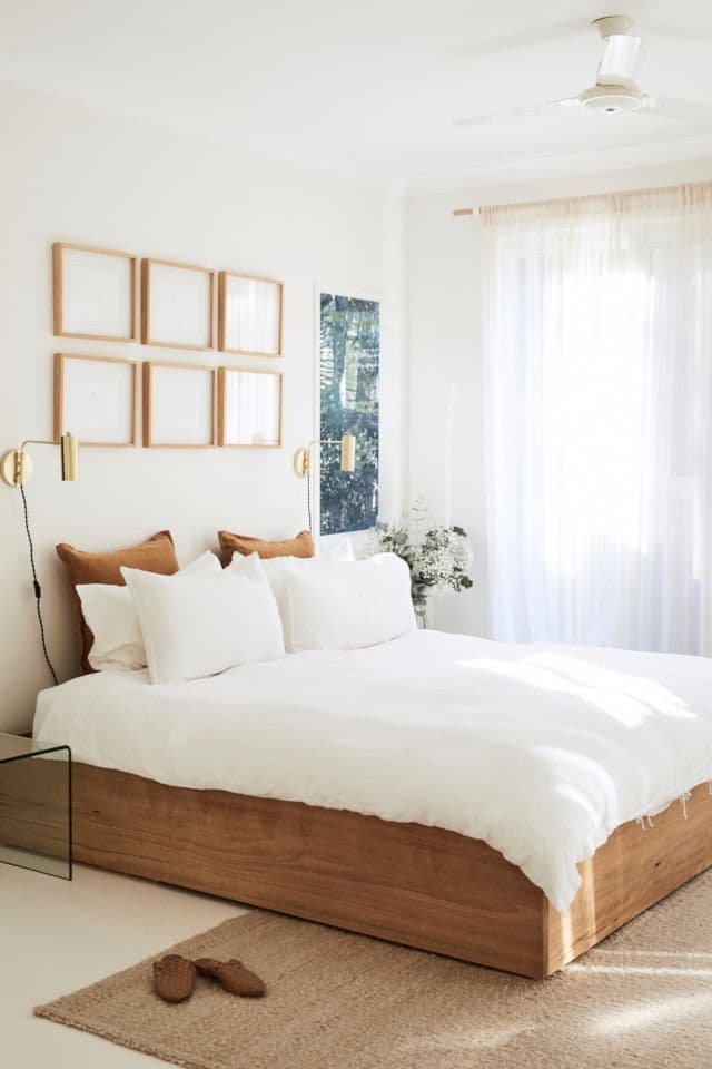уникальный дизайн спальни в белых цветах