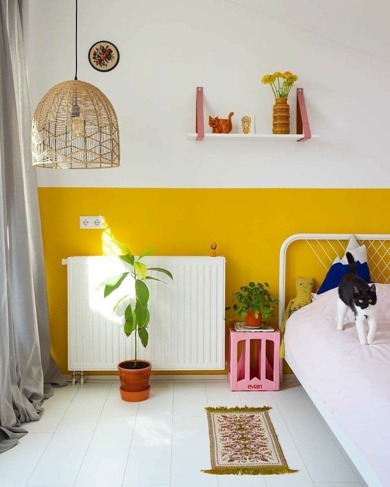 желтая спальня в квартире
