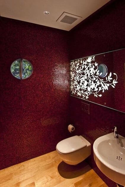 Бордовая ванная красивая