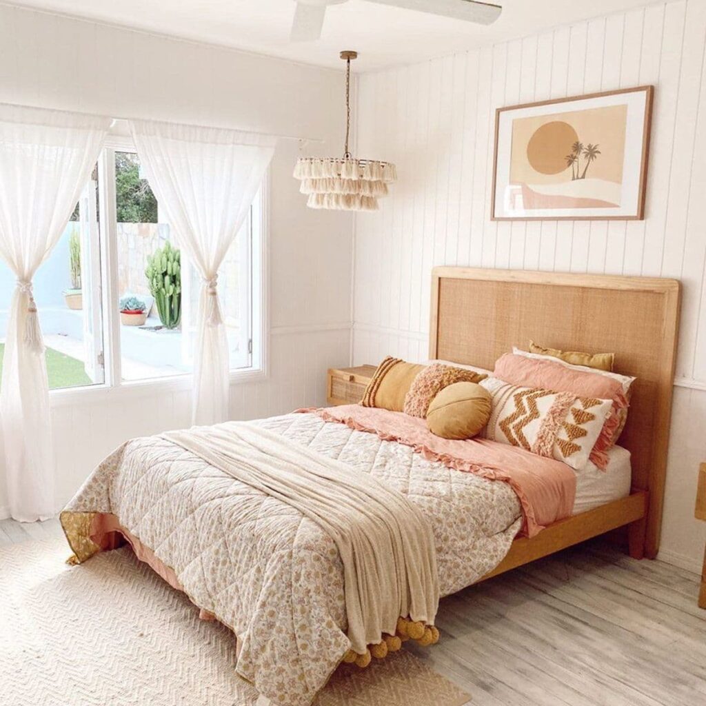 уникальный дизайн спальни в персиковых тонах