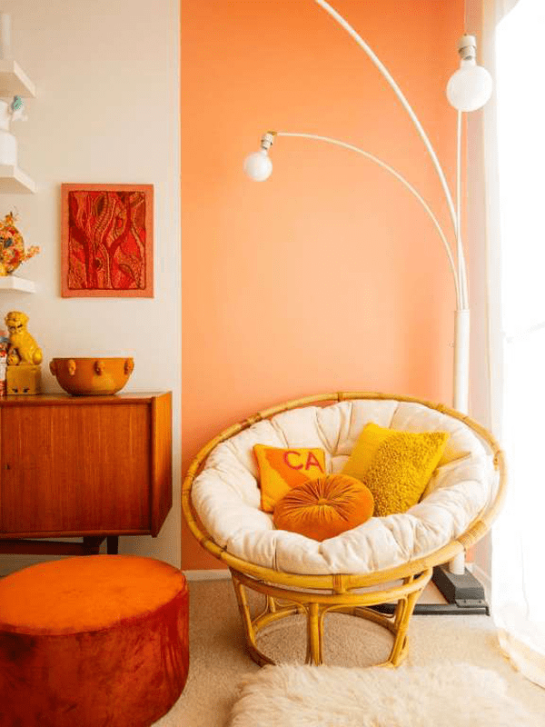 как выглядит оранжевая гостиная