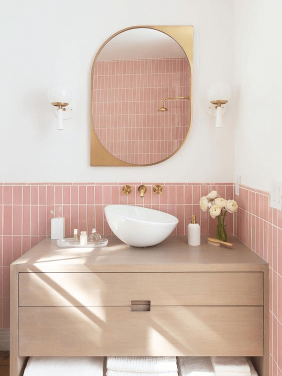 Розовая ванная красивая