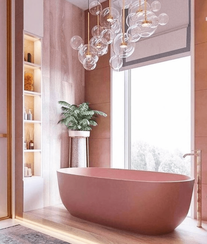 Необычная розовая ванная