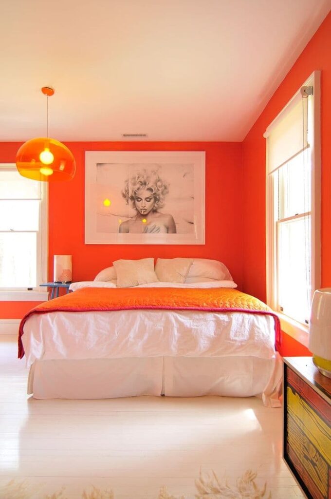 оранжевая спальня в трехкомнатной квартире