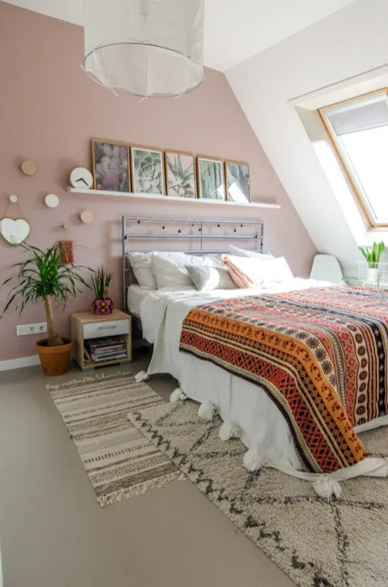 дизайн спальни в персиковых цветах