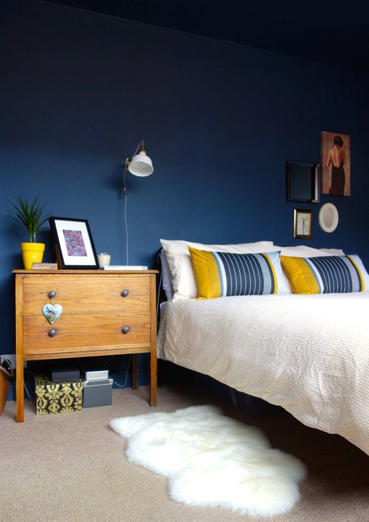 голубая спальня в трехкомнатной квартире