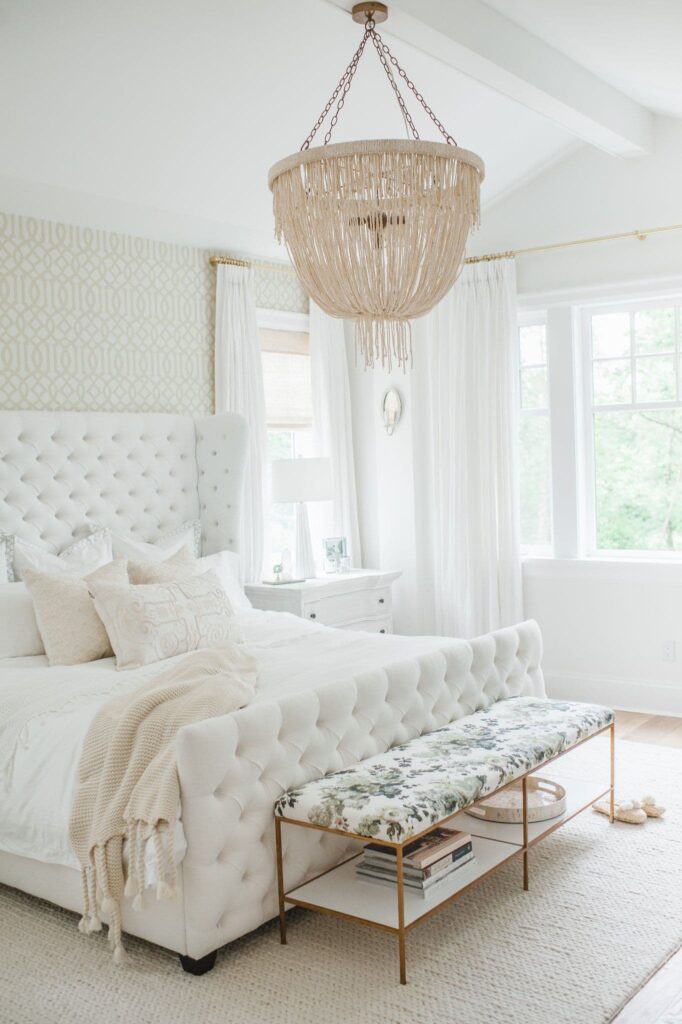 уникальный дизайн белой спальни