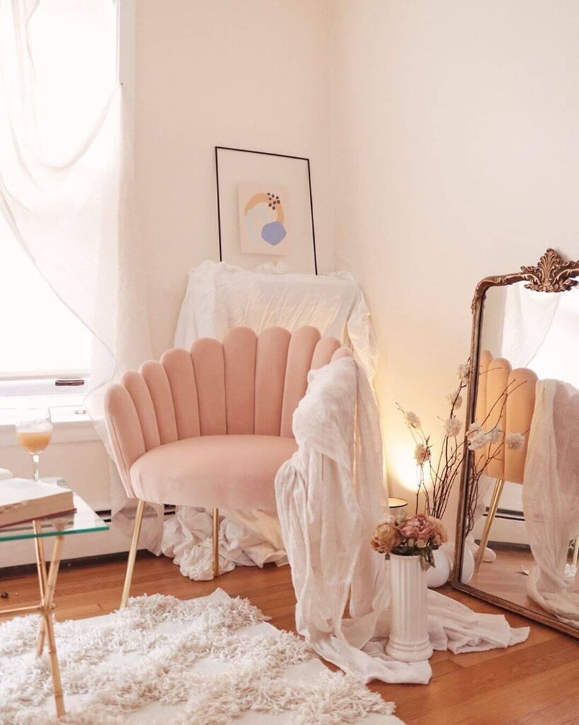 изысканная розовая спальня