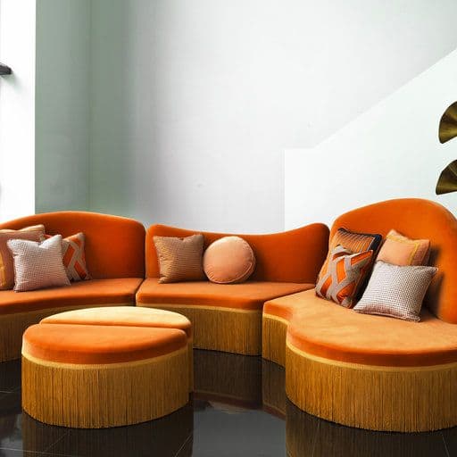 дизайн гостиной в оранжевых тонах