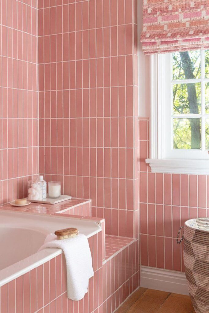Интерьер розовой ванной комнаты