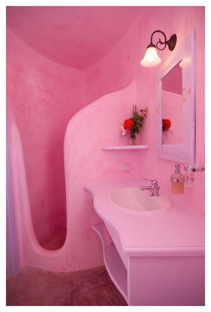 Яркая розовая ванная