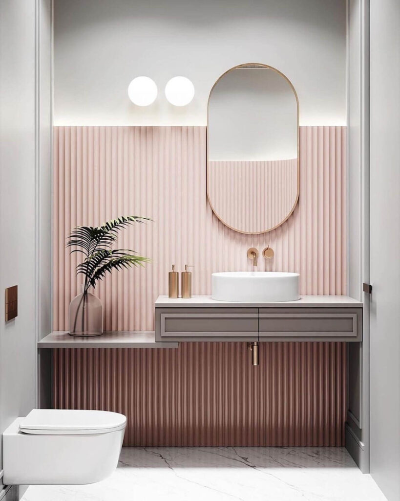 Розовая ванная с мебелью