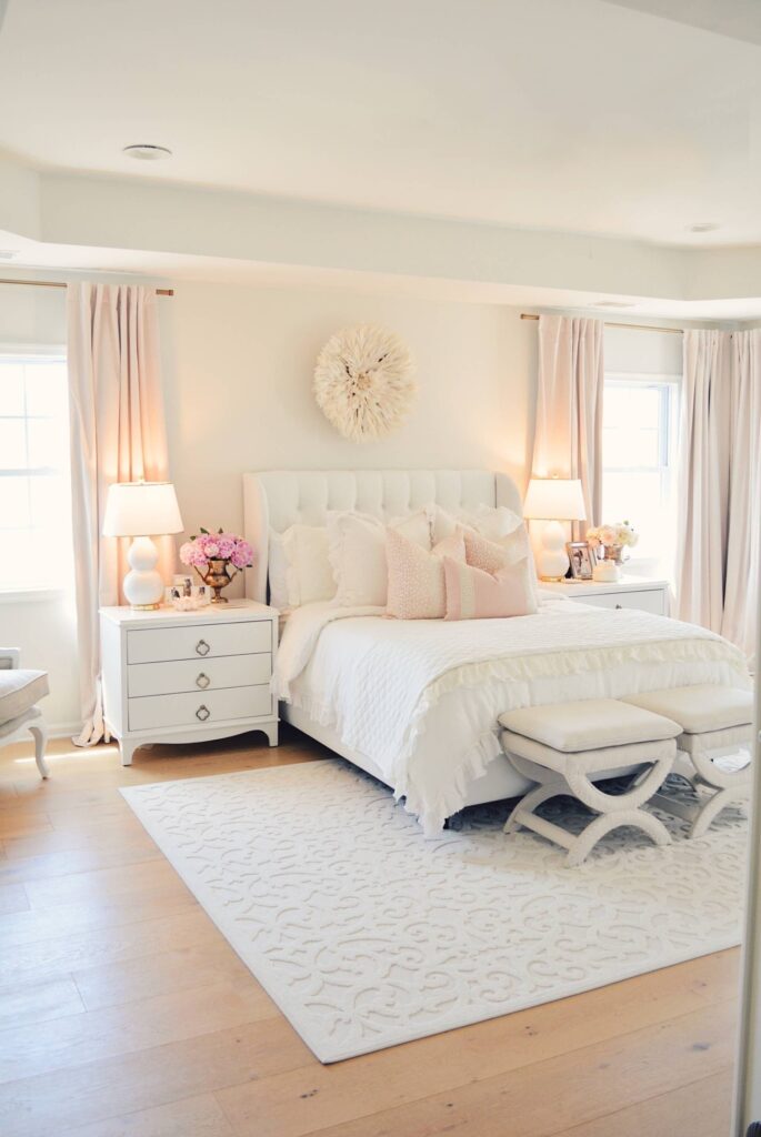 очаровательная бело-розовая спальня