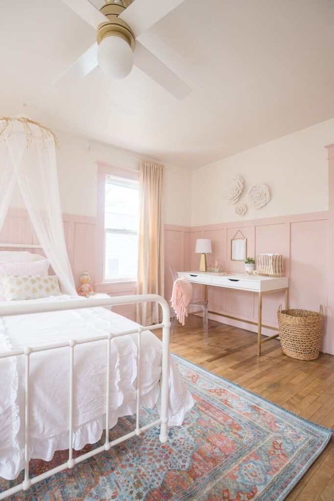 современная бело-розовая спальня