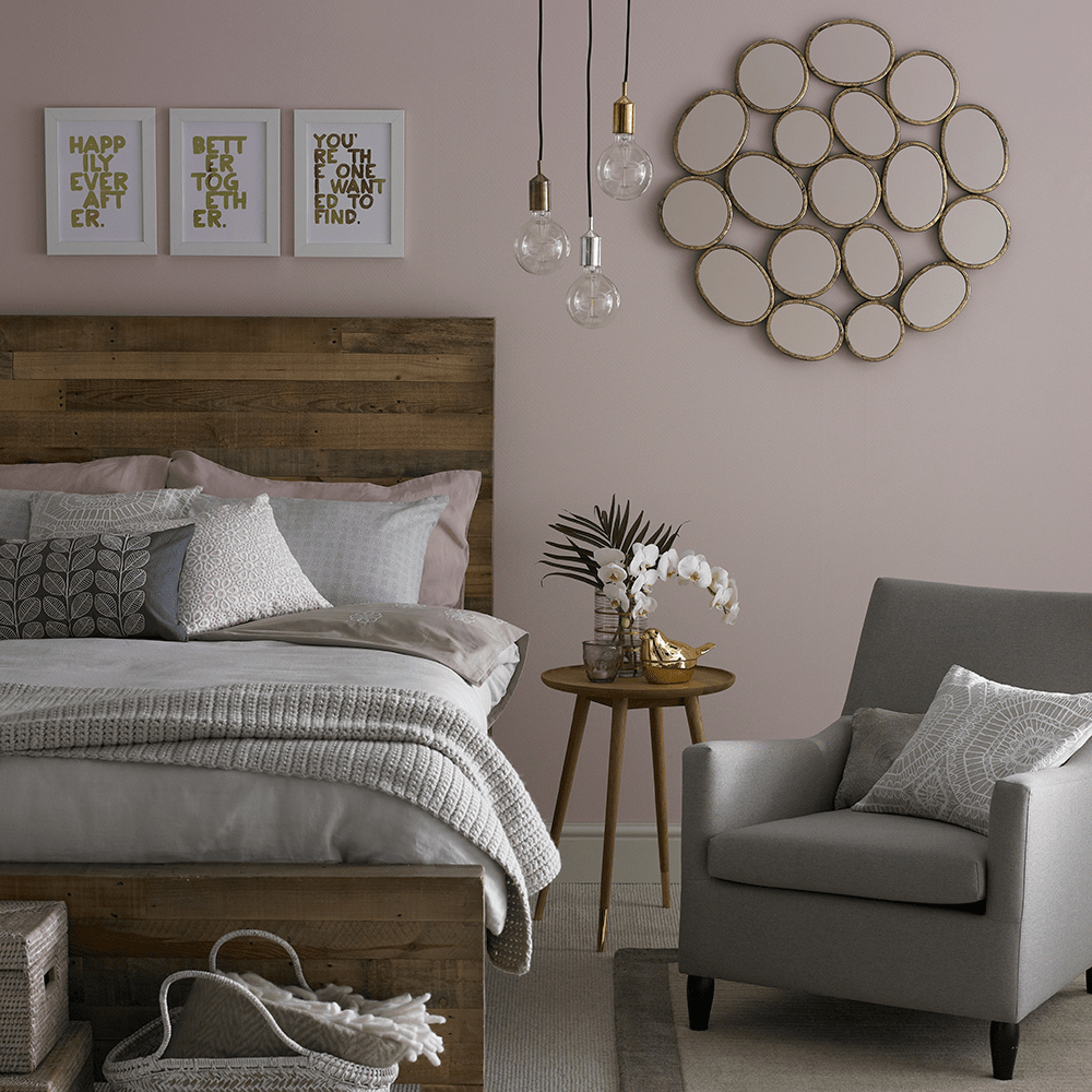 уникальный дизайн бело-розовой спальни