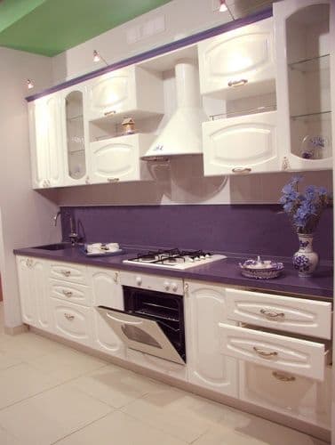 маленькая фиолетовая кухня