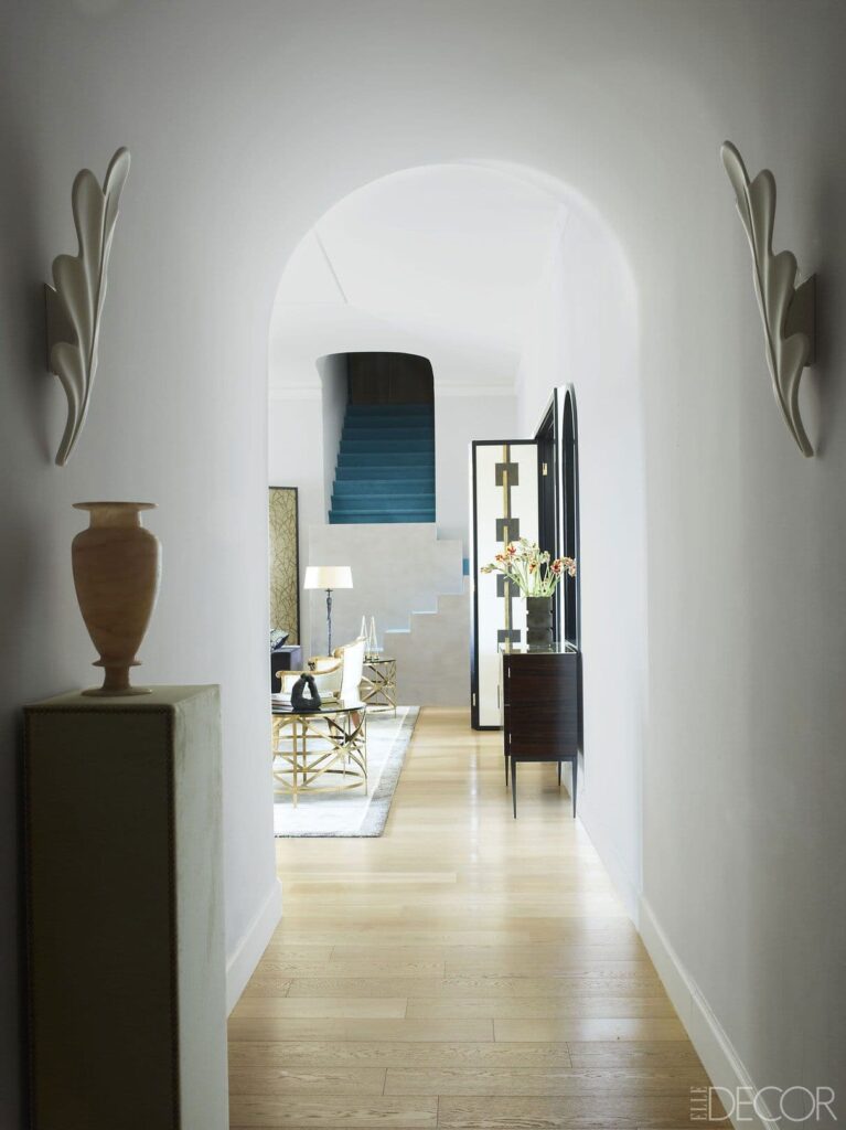 красивый серый коридор