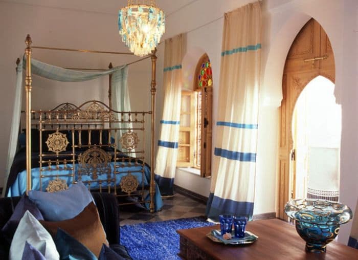 британская в марокканском стиле спальня