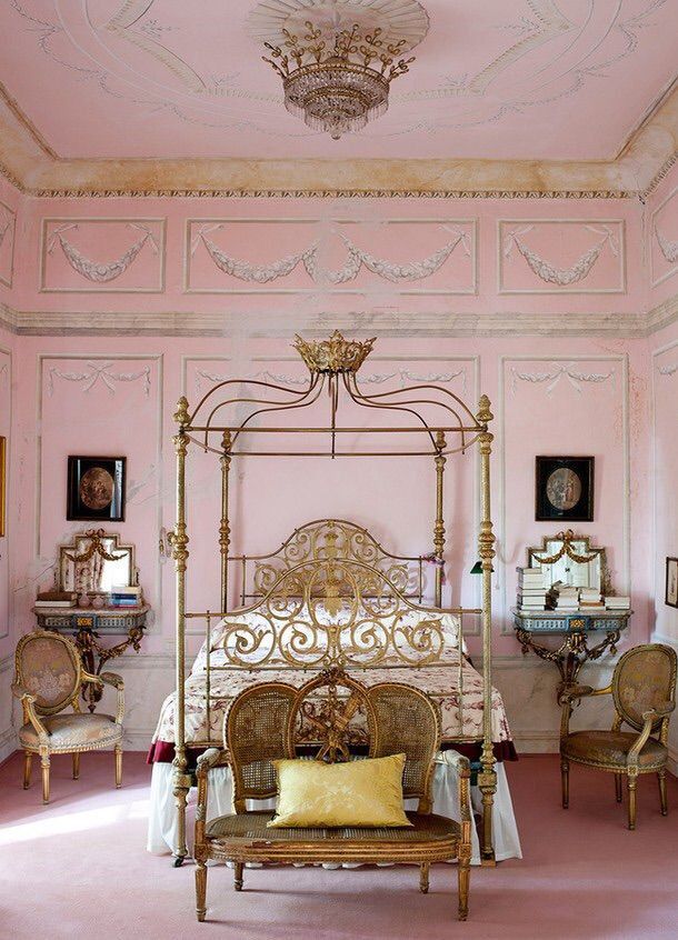 роскошная в стиле барокко спальня