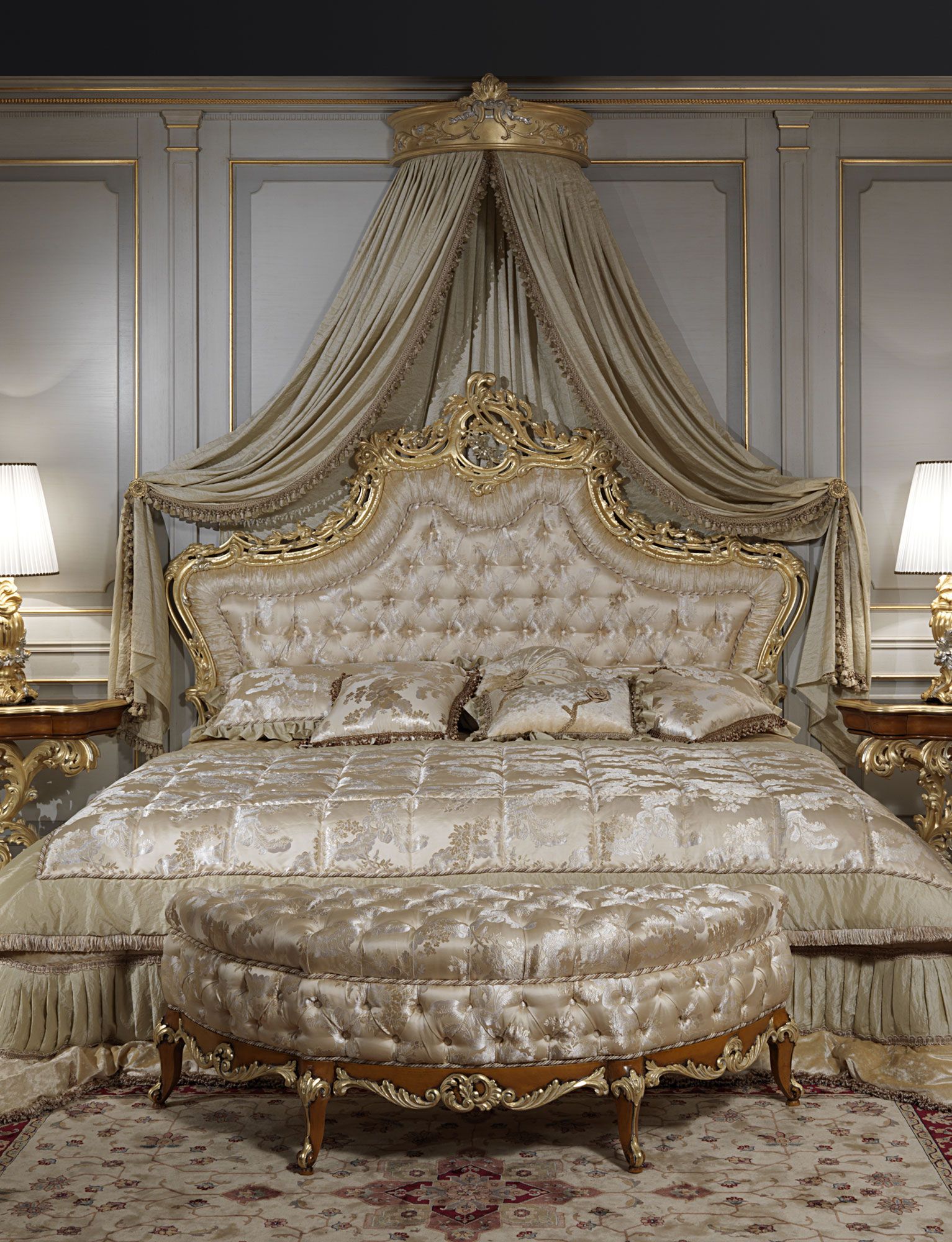 классическая в стиле барокко спальня