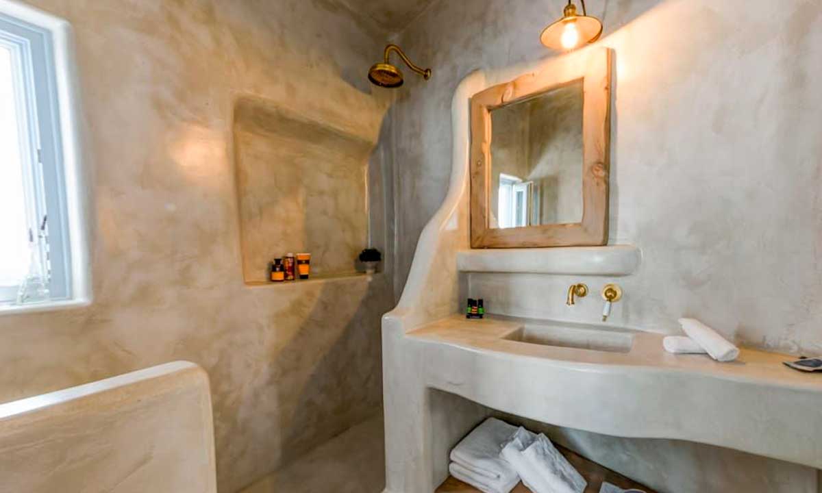 уютная ванная в греческом стиле