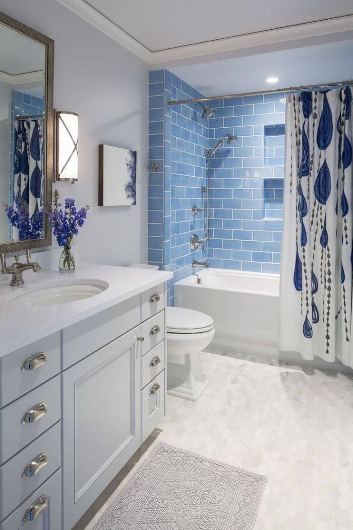 голубая ванная в 1-комнатной квартире