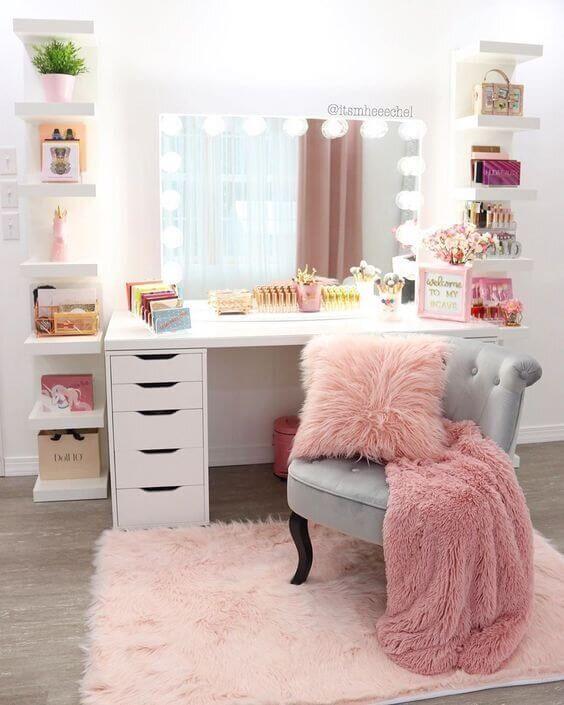 маленький розовый кабинет