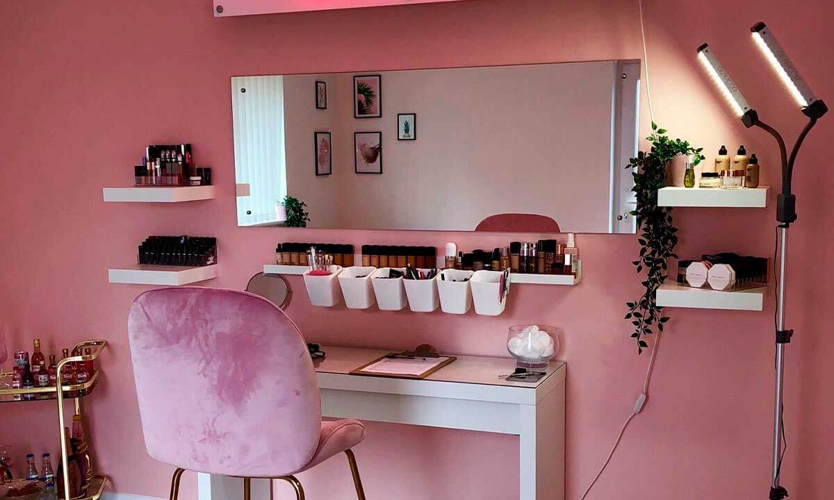 светлый розовый кабинет