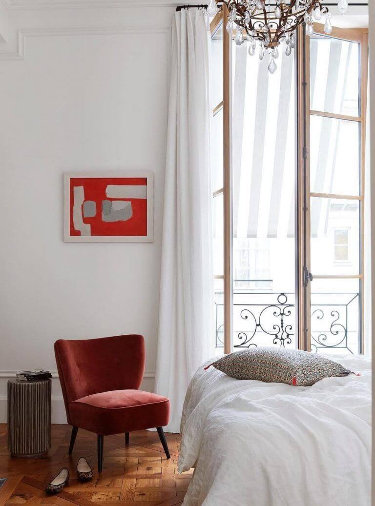 роскошная в парижском стиле спальня
