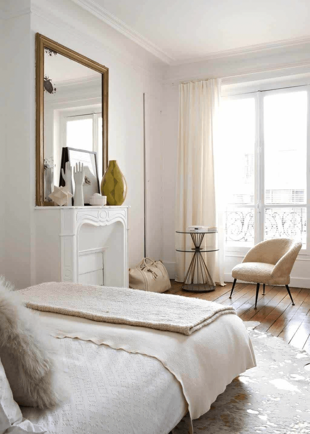 роскошная в парижском стиле спальня