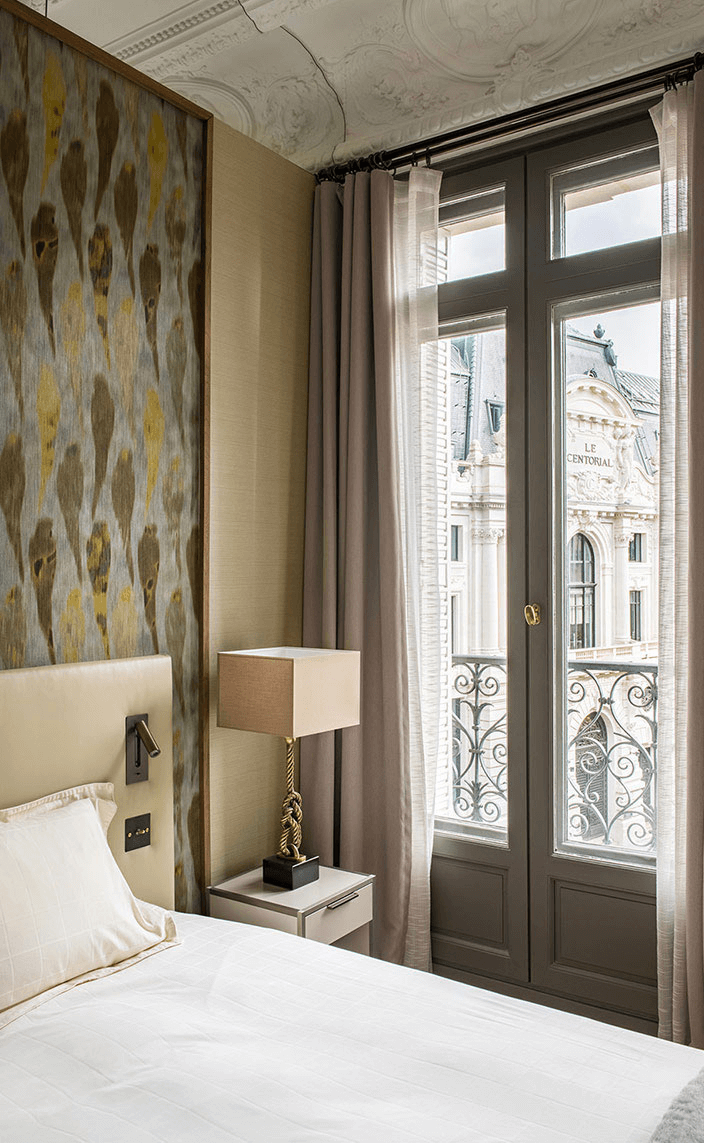 изысканная в парижском стиле спальня