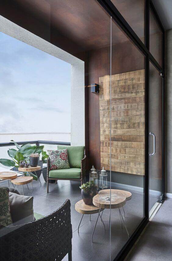 уникальный дизайн коричневого балкона