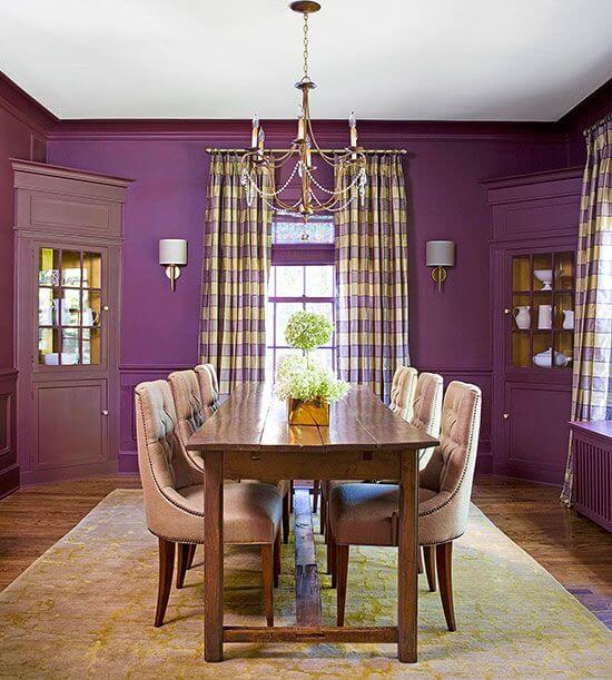 фиолетовая столовая в частном доме