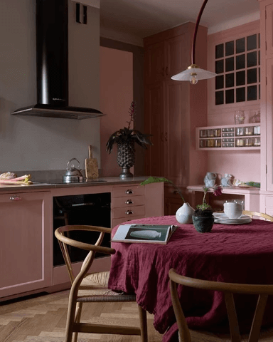 царская бело-розовая кухня