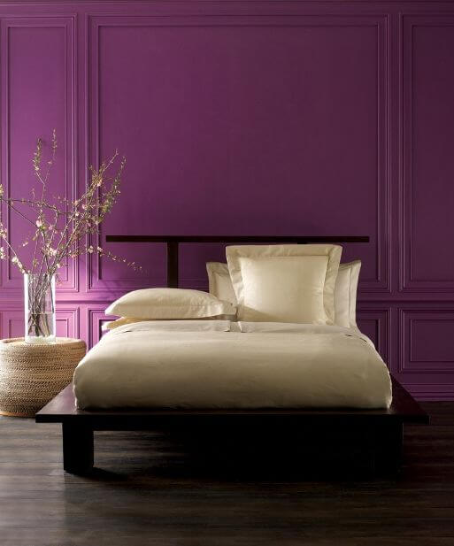 красивая пурпурная спальня