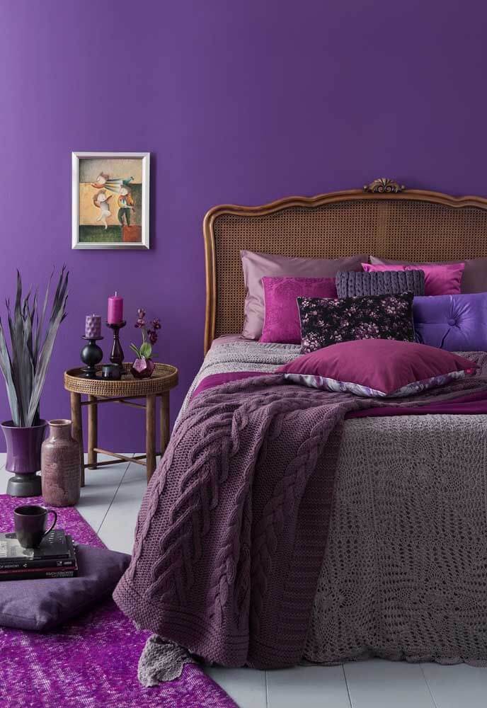 элегантная пурпурная спальня