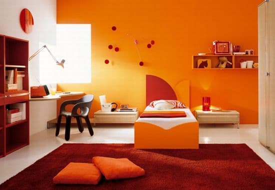 оранжевая детская в квартире