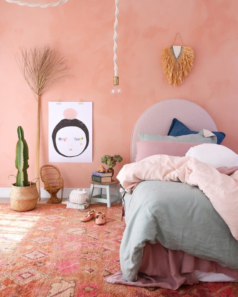 персиковая спальня в доме