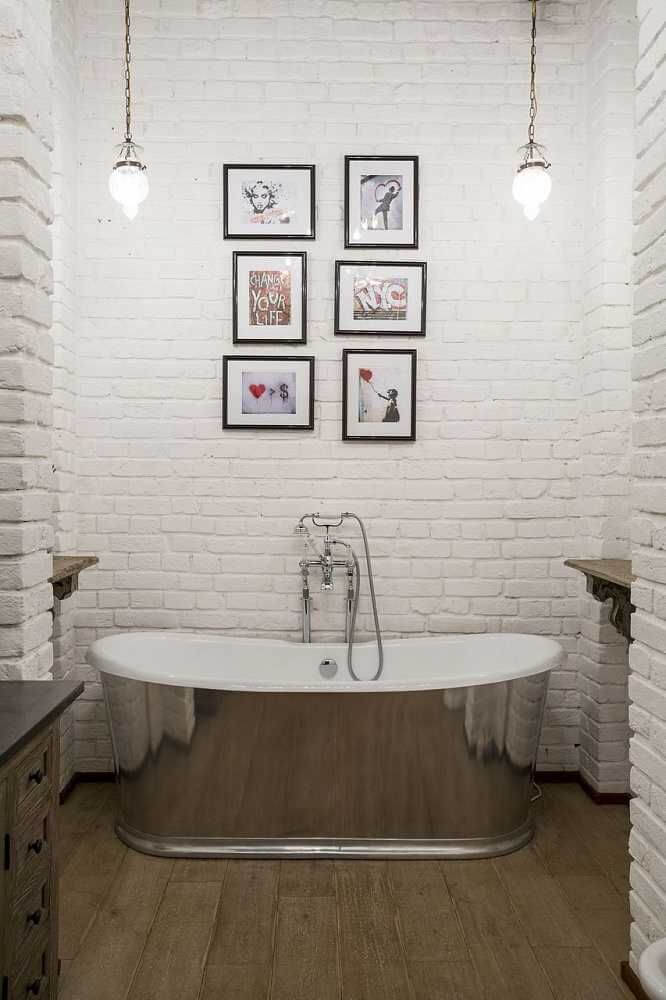 ванная комната с белым кирпичом