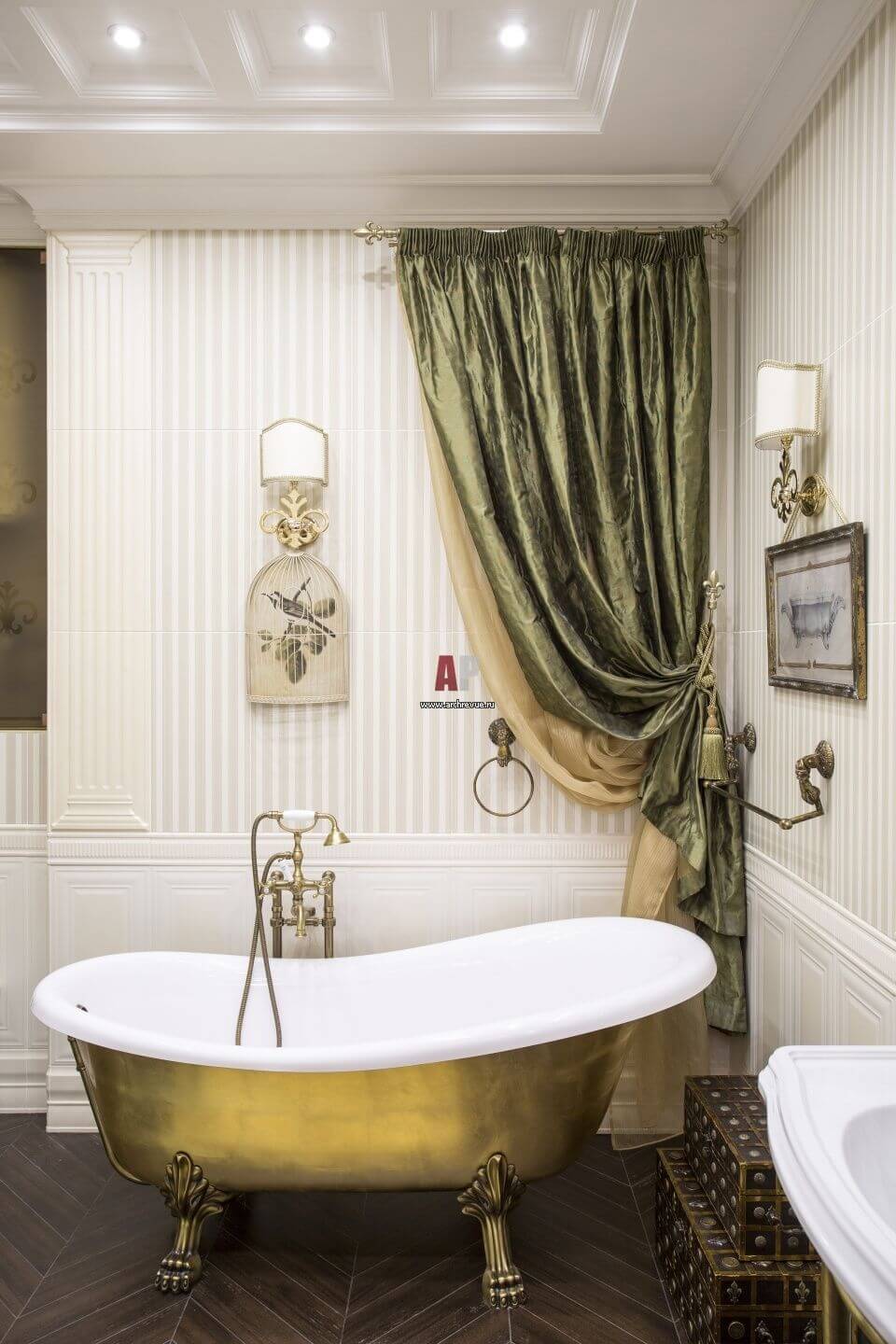 элегантная в английском стиле ванная комната