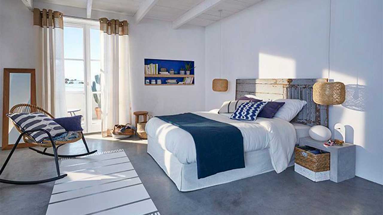 изысканная в греческом стиле спальня